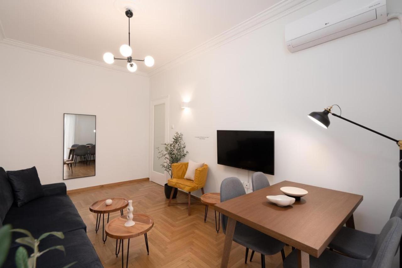 Vibrant Urban Getaway: Charming 2-Bedroom Near Bars, Parks, And Metro Афины Экстерьер фото